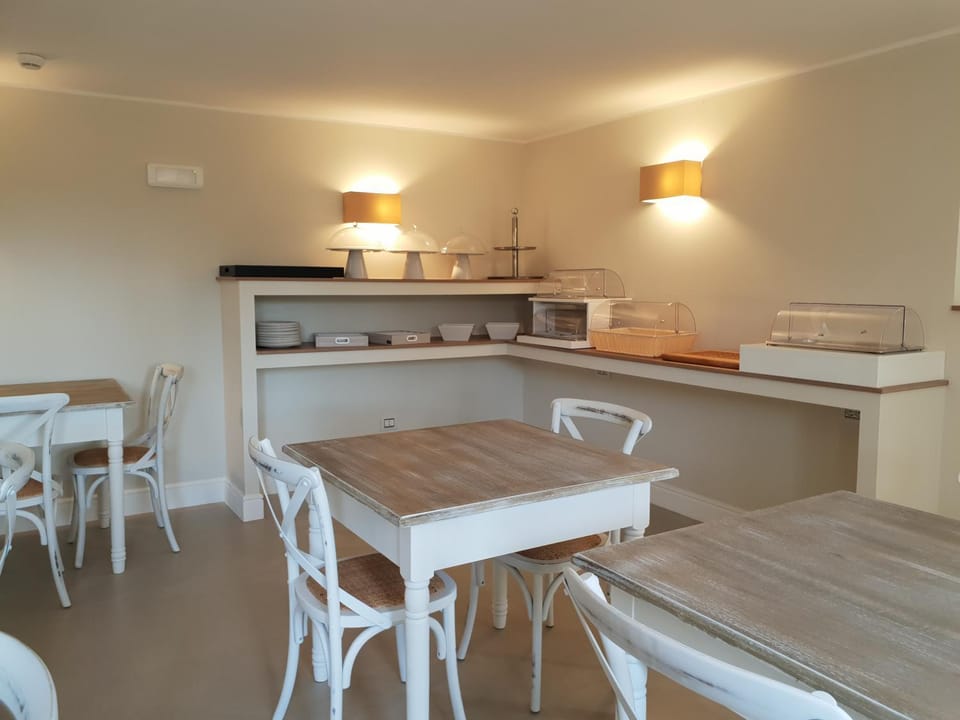 Restaurant/places to eat, Lounge or bar, Buffet breakfast, Italian breakfast, American breakfast