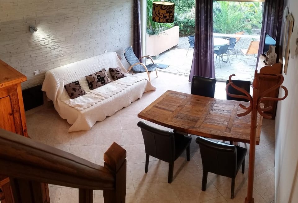 Garden, Living room, Dining area