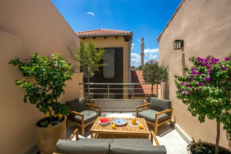 Day, Balcony/Terrace, Landmark view