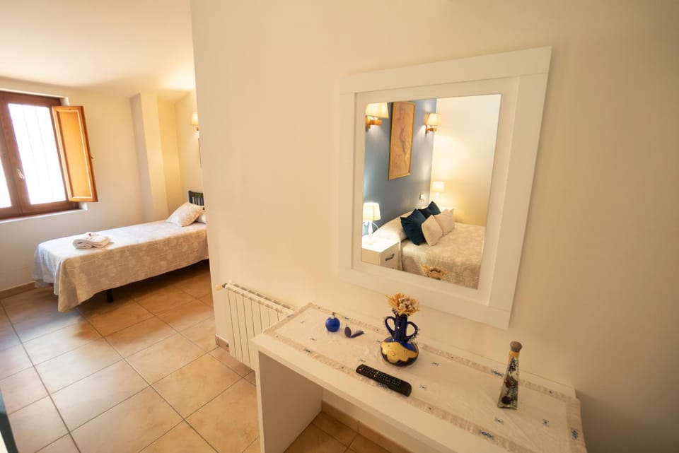 Bed, Natural landscape, Massage, Photo of the whole room, Bedroom, Mountain view