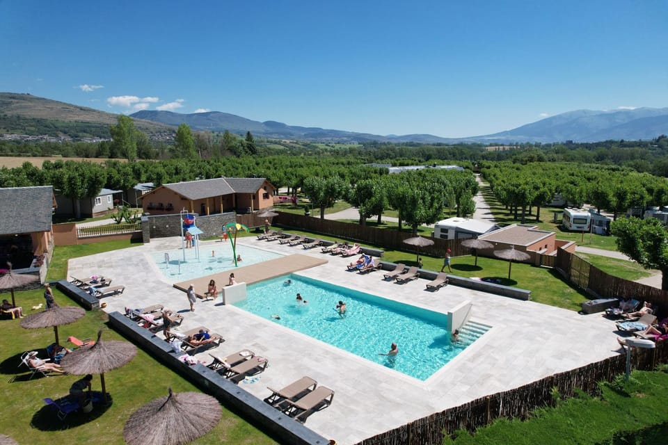 Day, Natural landscape, Bird's eye view, Mountain view, Swimming pool, Swimming pool, sunbed