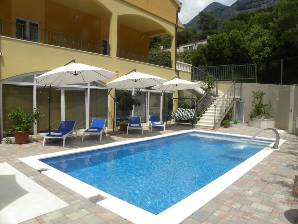 Property building, Mountain view, Swimming pool, Swimming pool