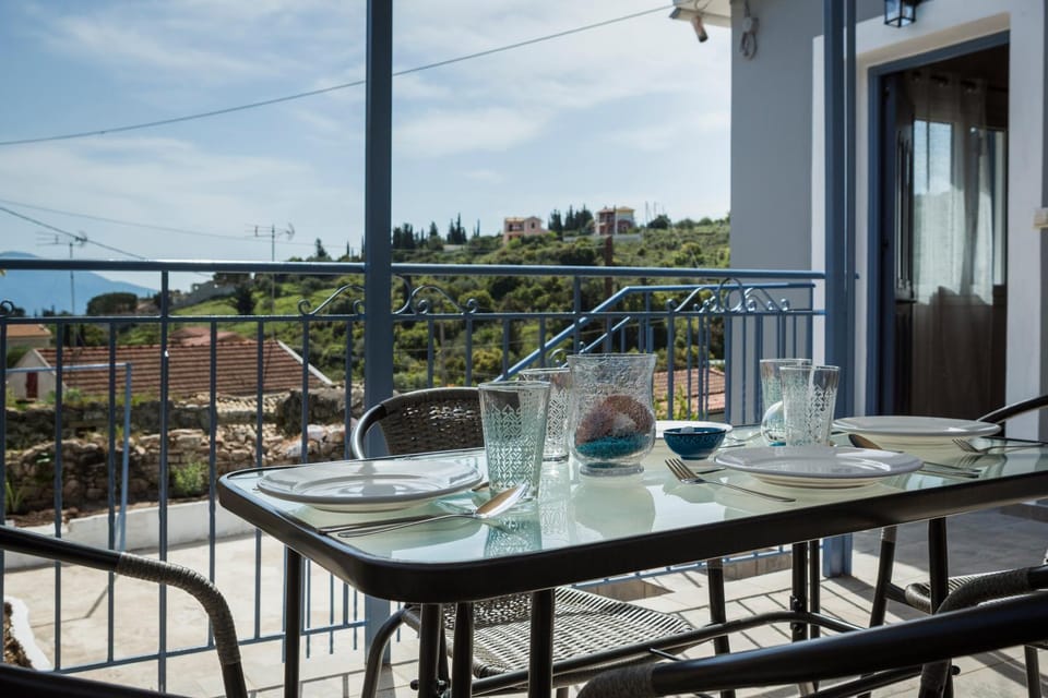 Facade/entrance, Balcony/Terrace, Garden view, Mountain view