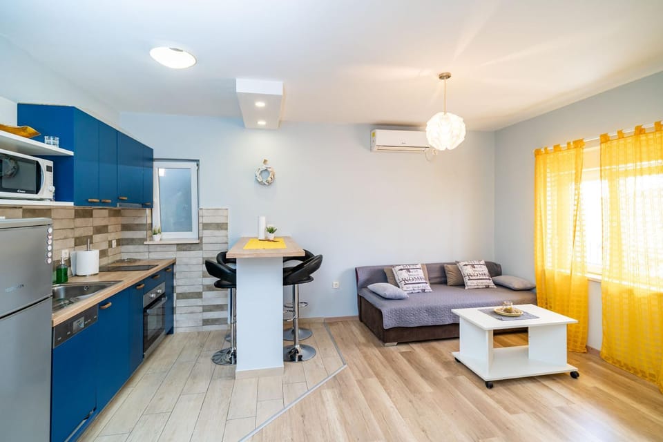 Kitchen or kitchenette, Living room, Dining area