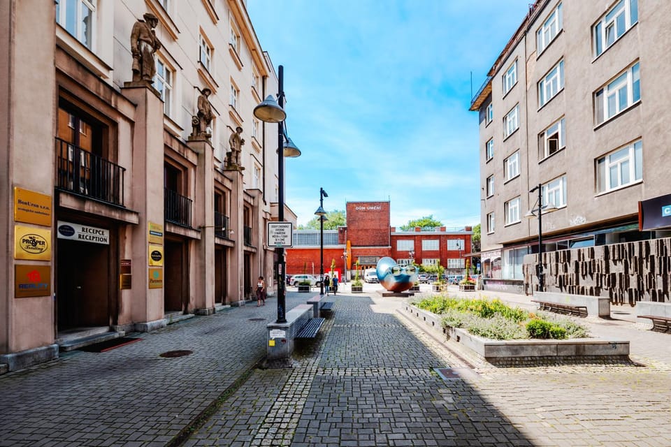 Property building, Day, Neighbourhood, City view, Street view, Location