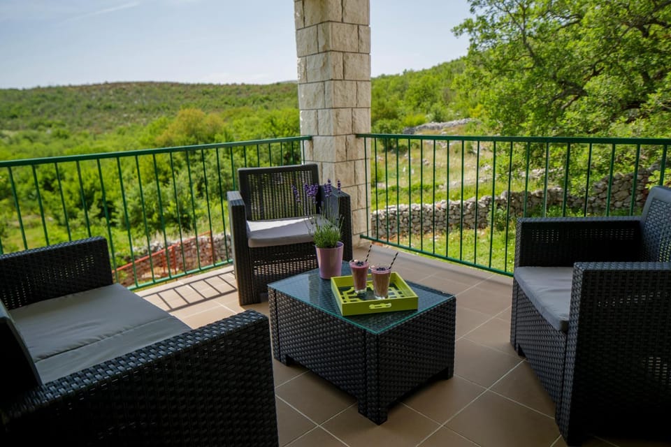 Natural landscape, Balcony/Terrace, Seating area