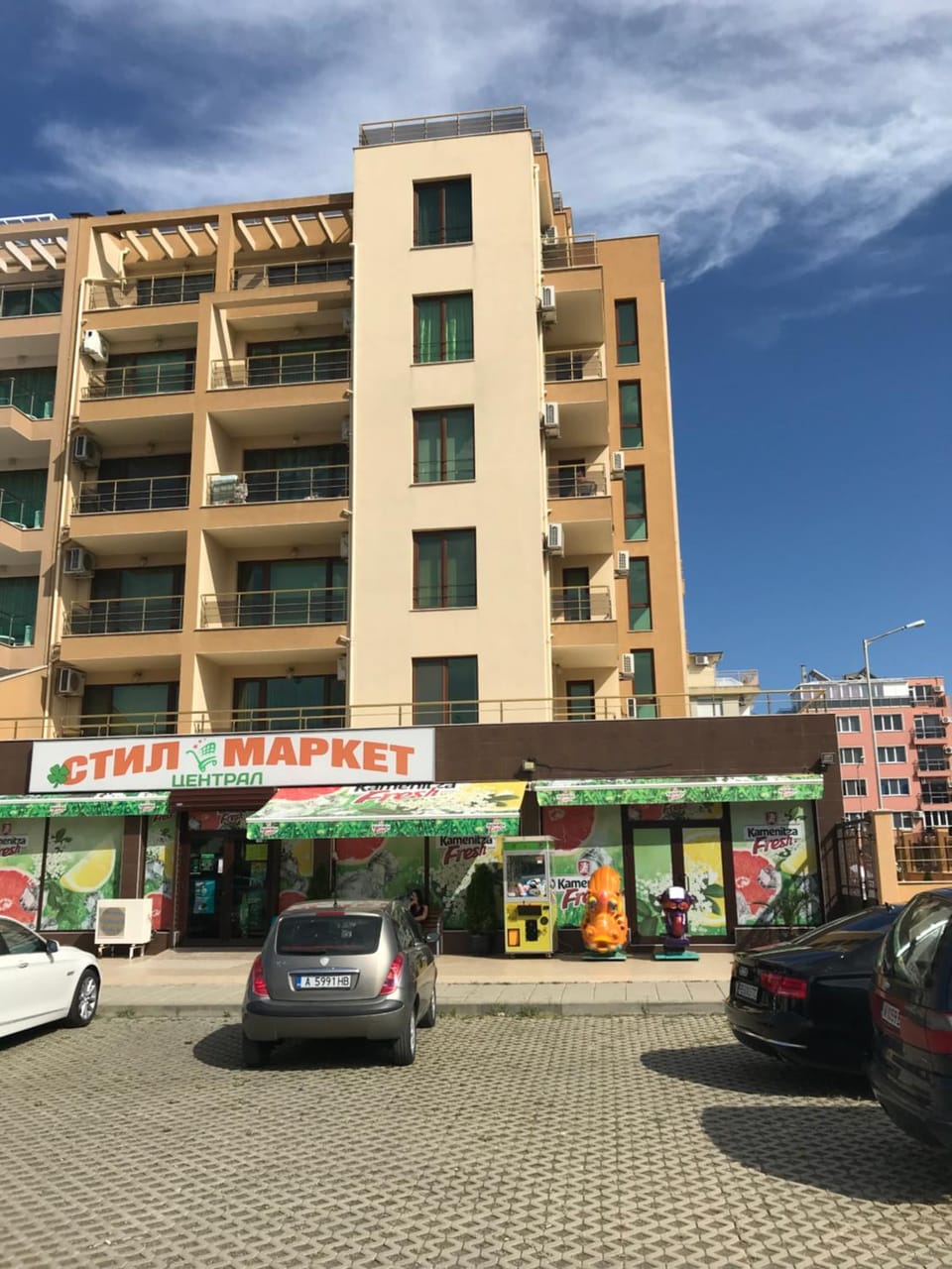 Facade/entrance