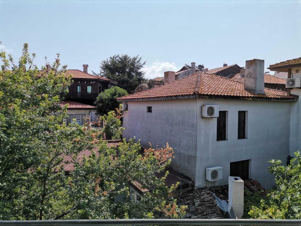 Nearby landmark, Neighbourhood