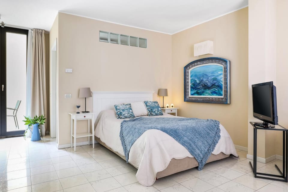 Bed, Balcony/Terrace, Bedroom