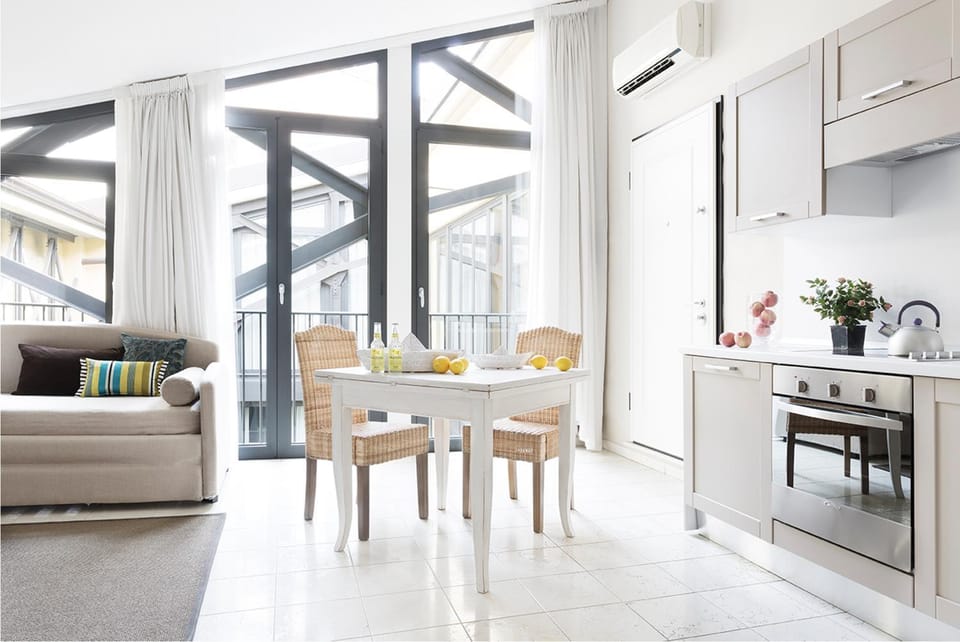 Kitchen or kitchenette, Living room