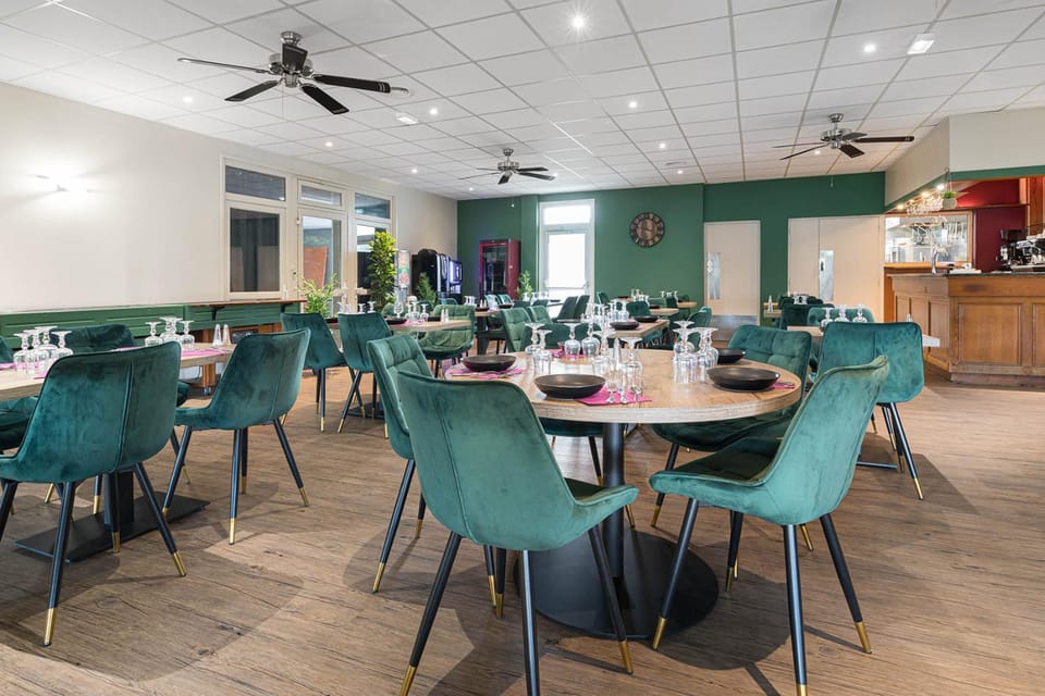 Restaurant/places to eat, Restaurant/places to eat