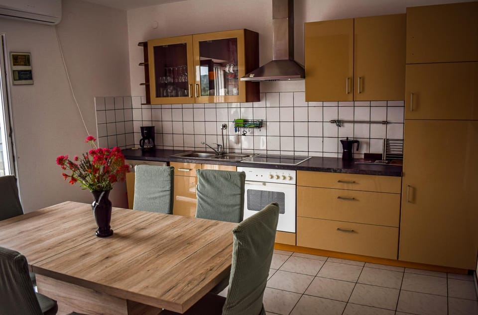 Maslinčica Apartment in Zadar County