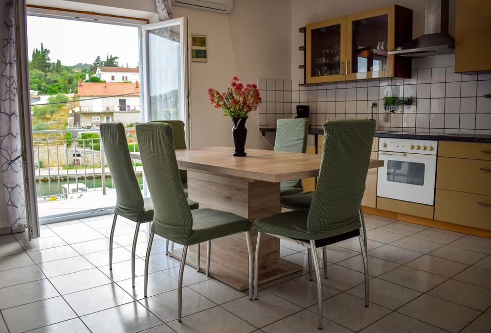 Maslinčica Apartment in Zadar County