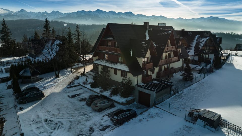 Property building, Bird's eye view, Parking