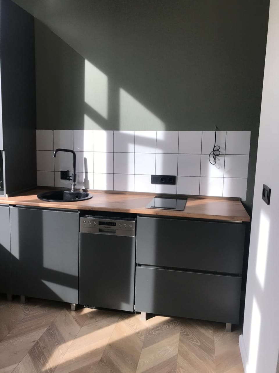 Kitchen or kitchenette, minibar, stove