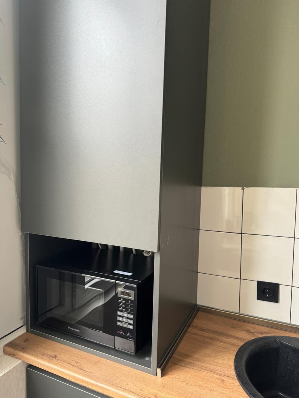 Kitchen or kitchenette, minibar