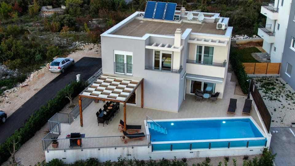 Villa Lomari Apartment in Šibenik