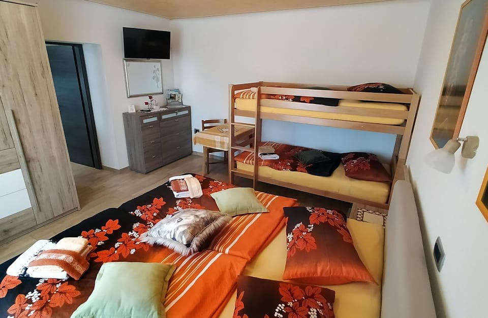 Bed, TV and multimedia, bunk bed