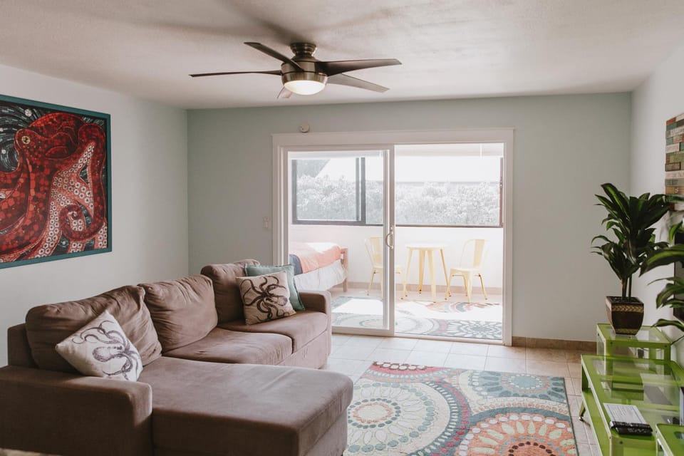 Living room, Photo of the whole room, fireplace