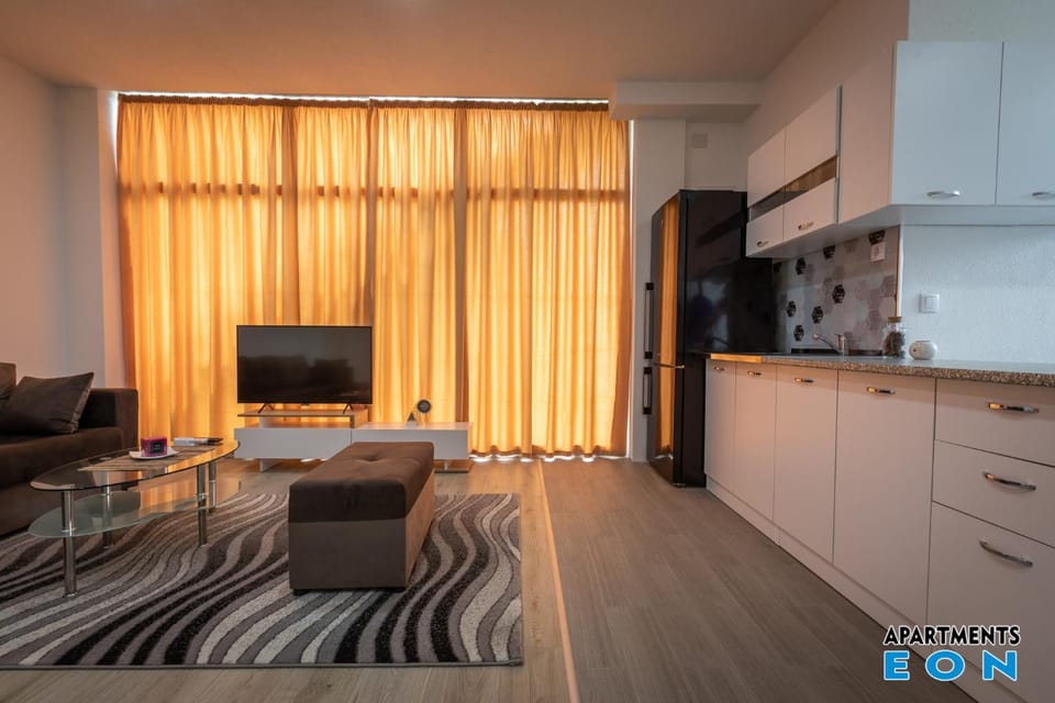 TV and multimedia, Kitchen or kitchenette, Living room, Seating area