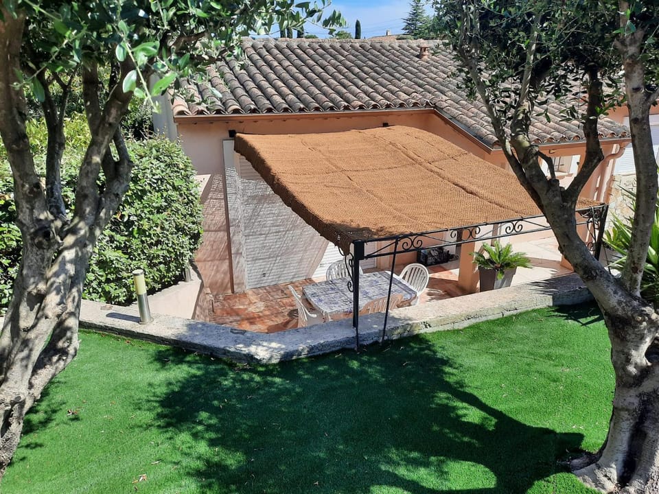 Villa Madysan climatisée St Aygulf, piscine privée, proche de la mer Villa in Roquebrune-sur-Argens