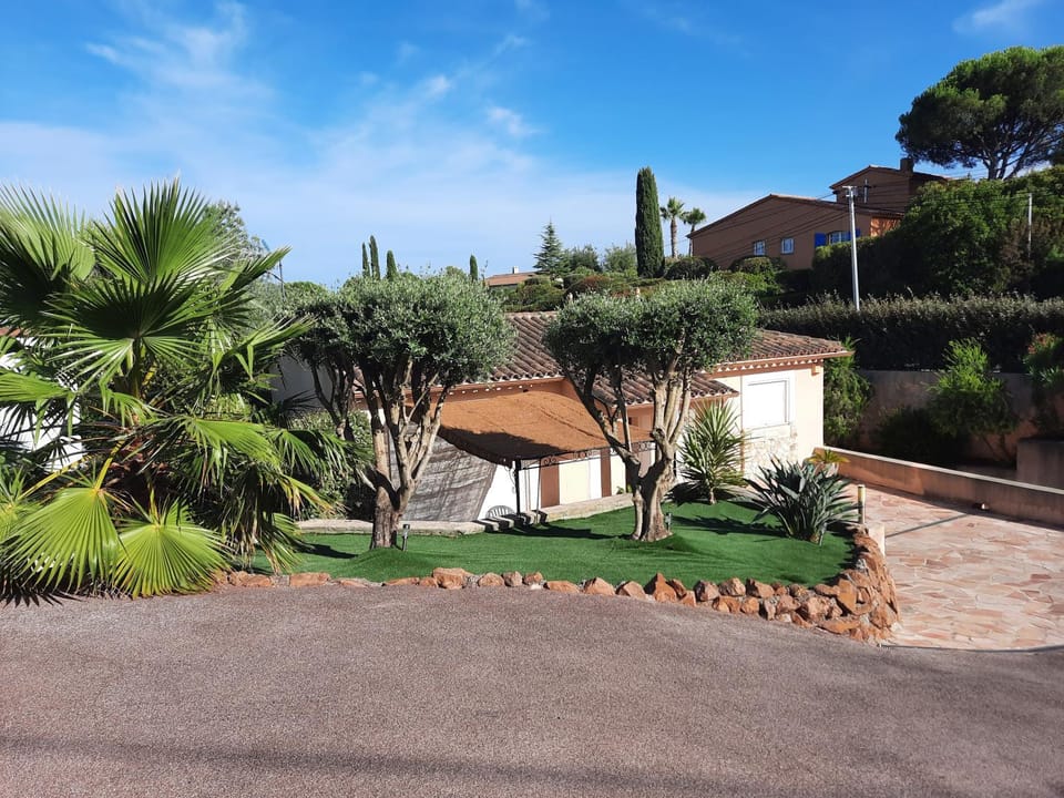 Facade/entrance, Garden, Garden view