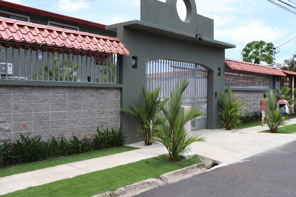 Facade/entrance