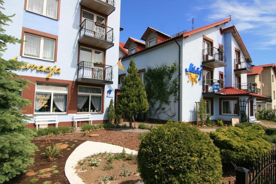 Property building, Restaurant/places to eat, Garden