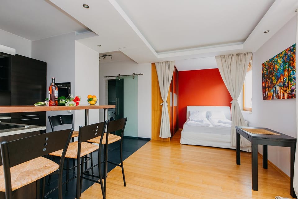 Bed, Photo of the whole room, Dining area