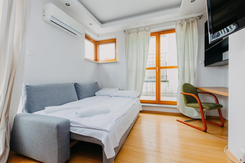 Living room, Seating area, air conditioner