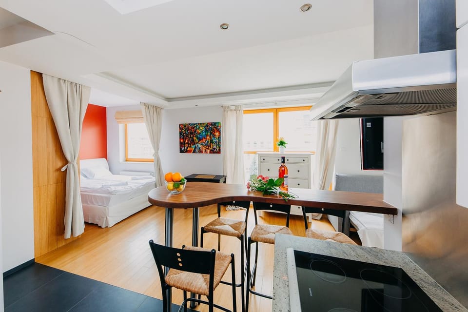 Photo of the whole room, Dining area