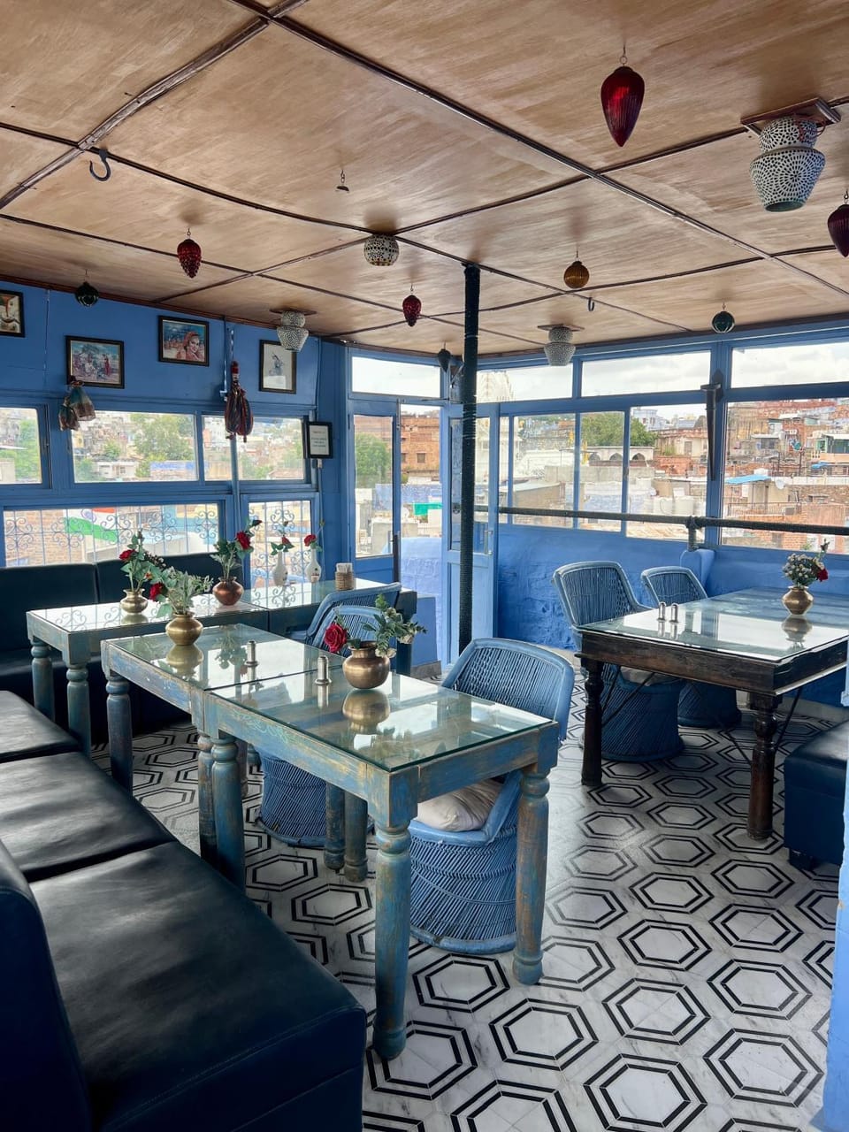 Restaurant/places to eat, Seating area