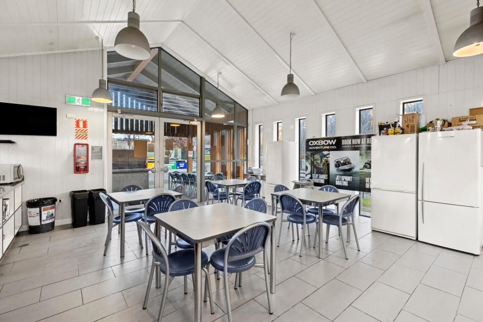 Kitchen or kitchenette, Kitchen or kitchenette, Seating area, Dining area