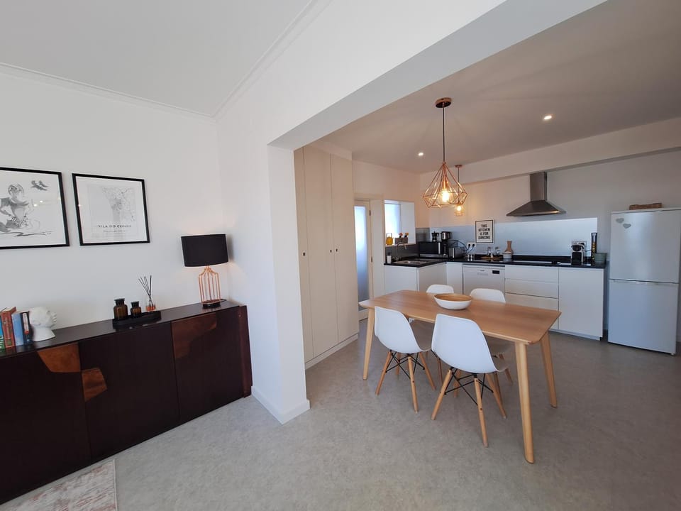 TV and multimedia, Coffee/tea facilities, Kitchen or kitchenette, Dining area, dishwasher, microwave, oven, stove, toaster