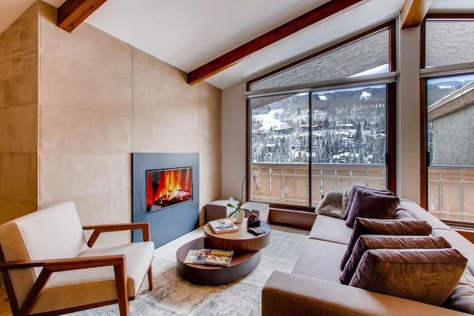 Modern Vail Village Mountain View Residence House in Vail