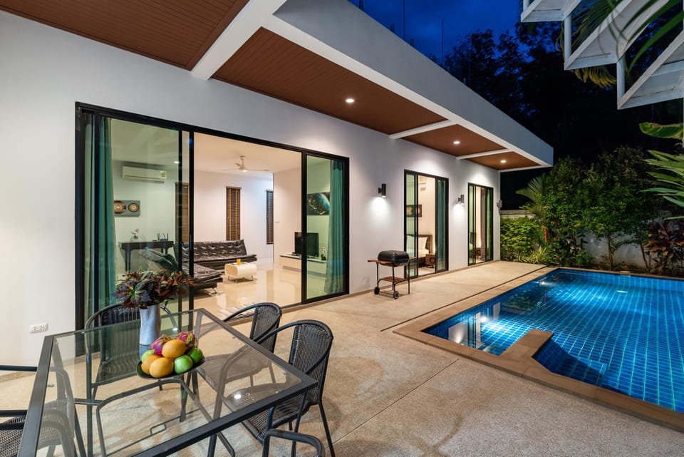 Patio, BBQ facilities, Garden, Seating area, Dining area, Swimming pool