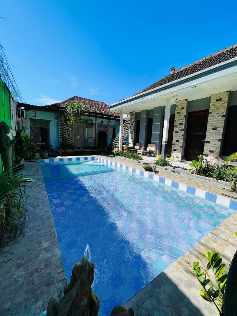 Swimming pool