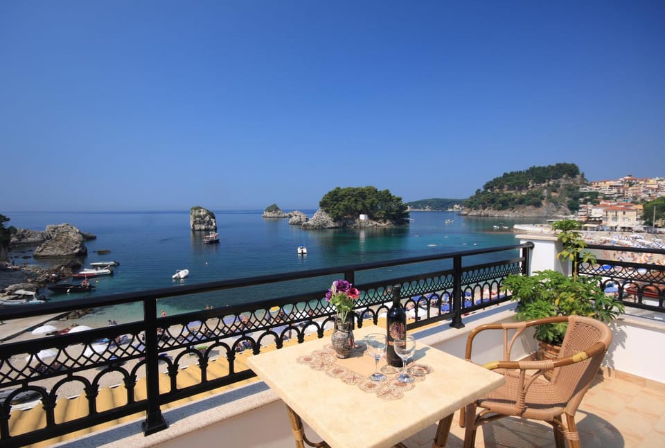 View (from property/room), Balcony/Terrace, Beach
