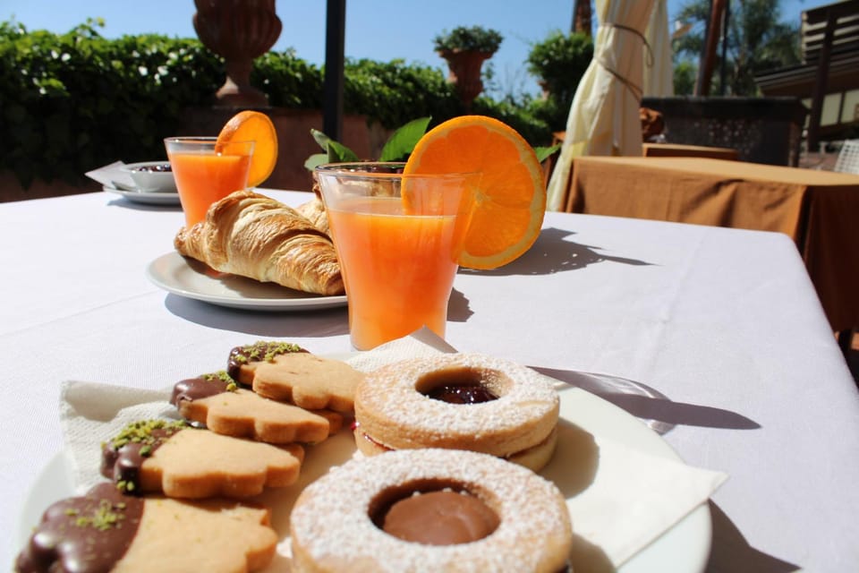 Food and drinks, Food, Breakfast, Continental breakfast, Buffet breakfast
