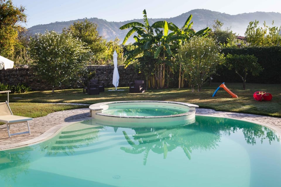 Hot Tub, Hot Tub