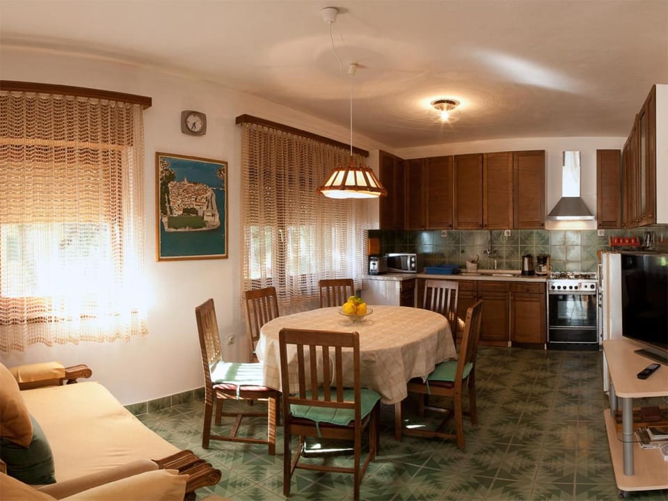 Communal lounge/ TV room, Kitchen or kitchenette