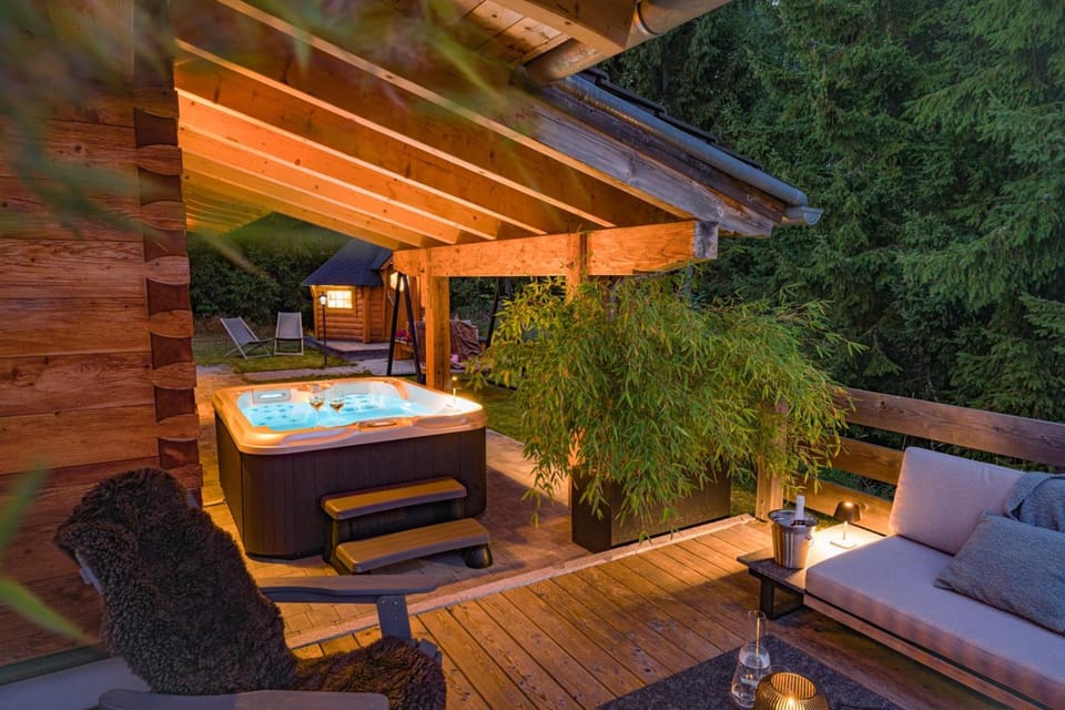 Hot Tub, Swimming pool