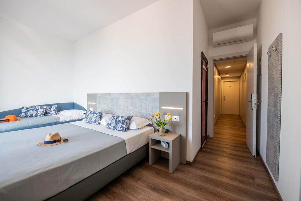 Bed, Bedroom, air conditioner