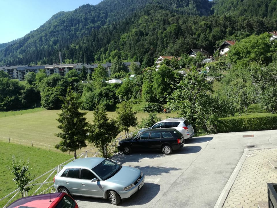 Neighbourhood, On site