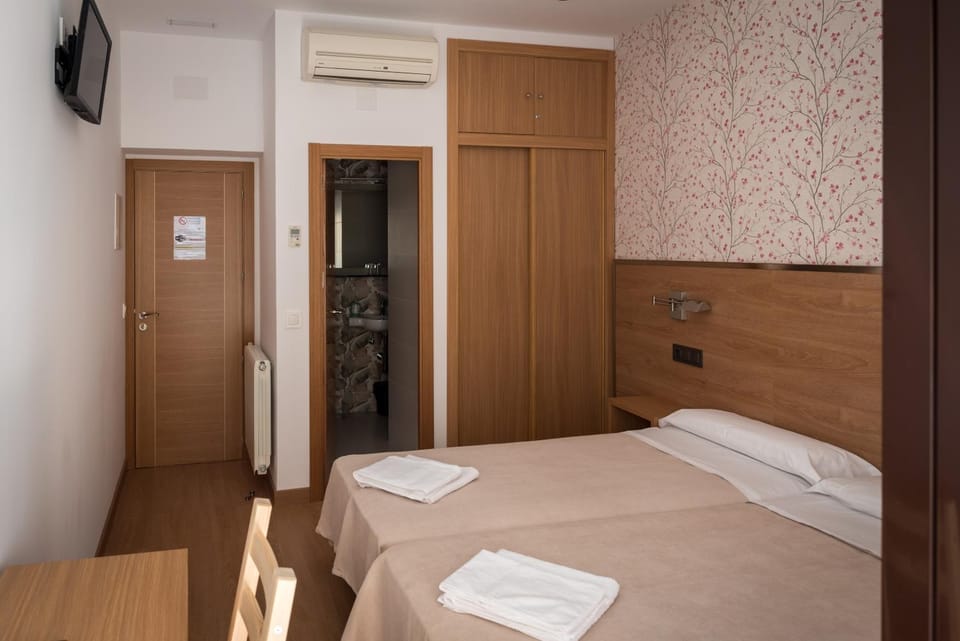Bed, Bedroom, wardrobe