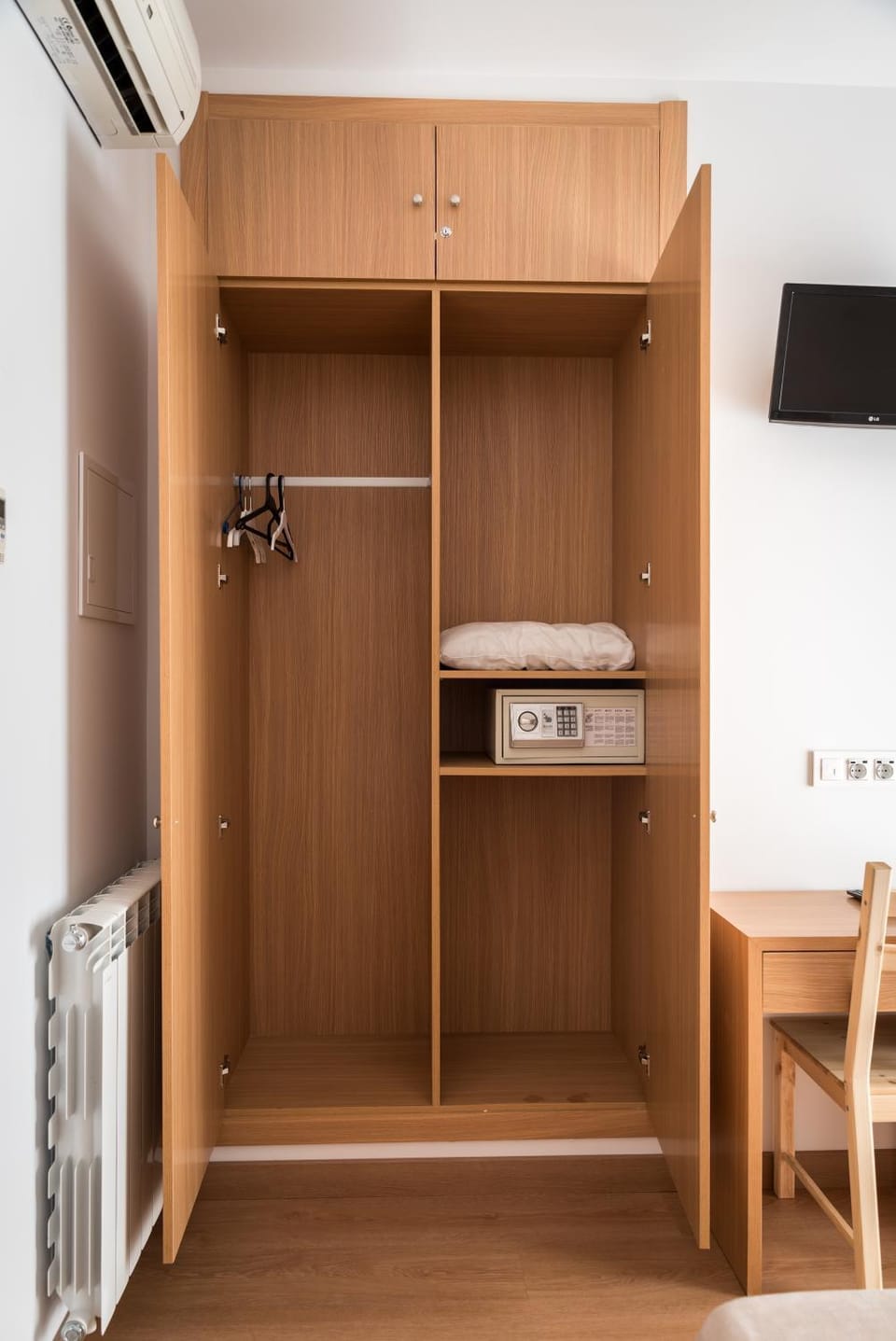 wardrobe