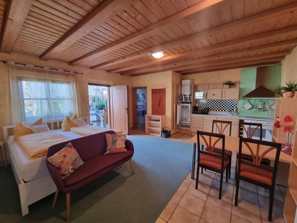 Kitchen or kitchenette, Seating area, Dining area