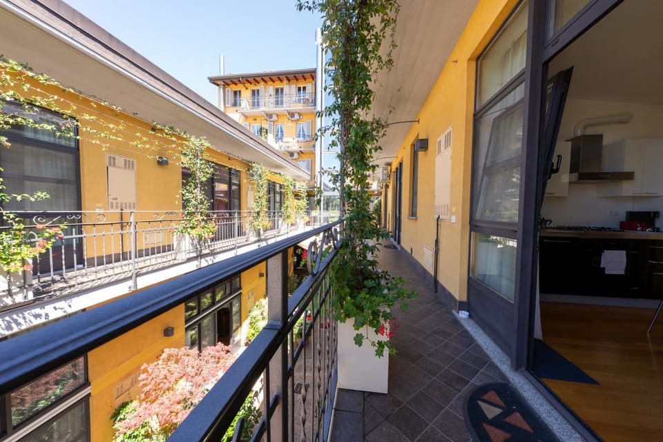 Balcony/Terrace, Inner courtyard view, elevator