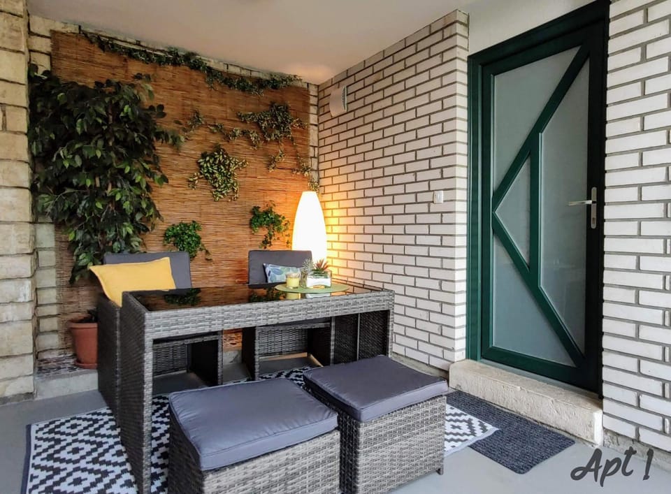 Patio, Seating area