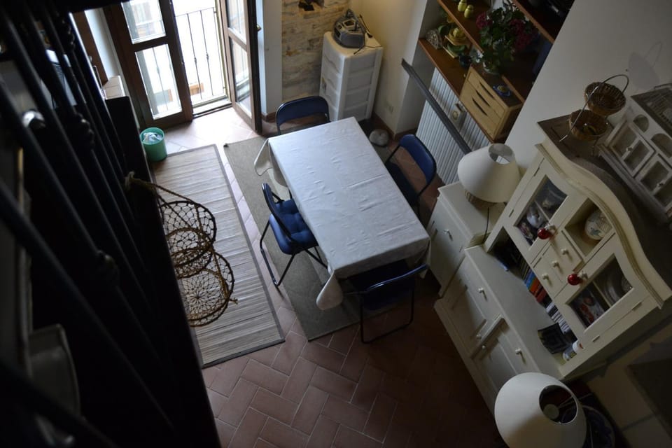 Photo of the whole room, Dining area